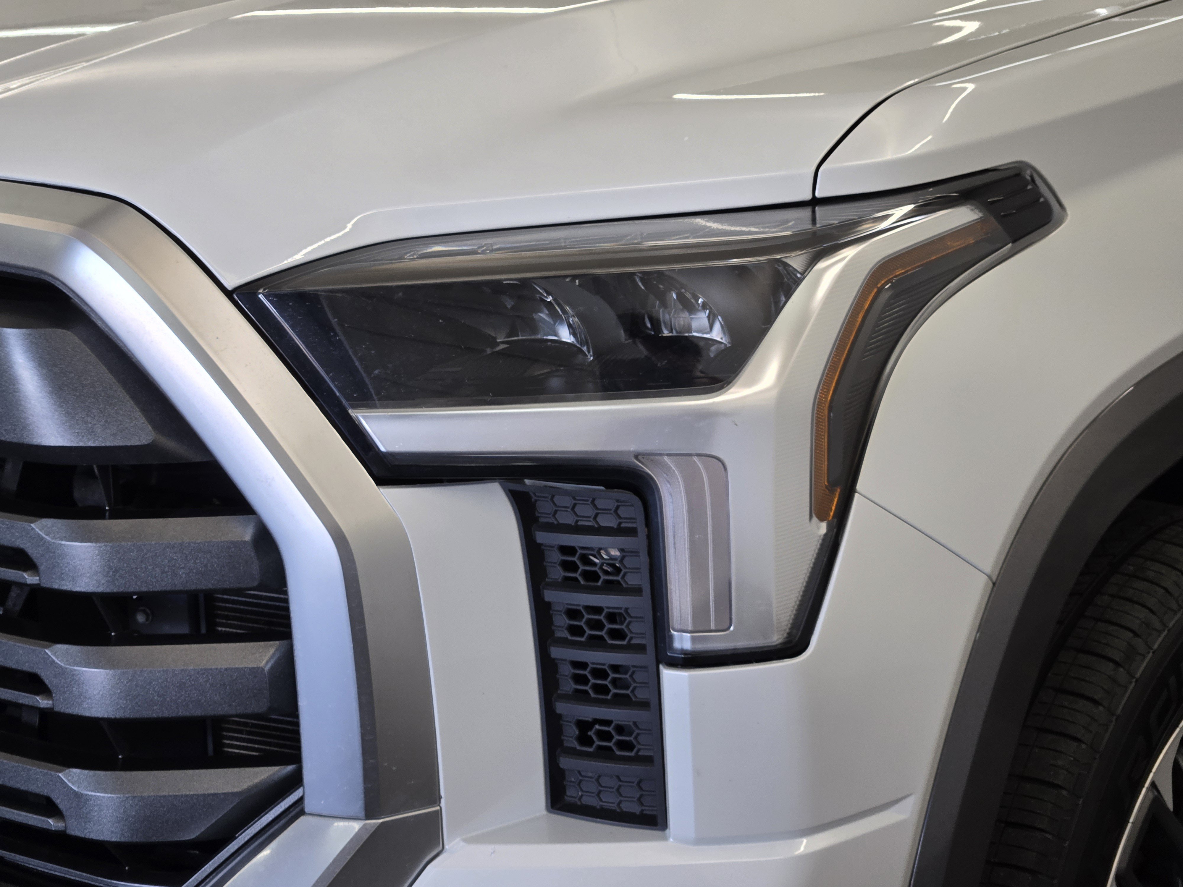 Used 2023 Toyota Tundra Limited w/ Power Package AWD/4WD image 8