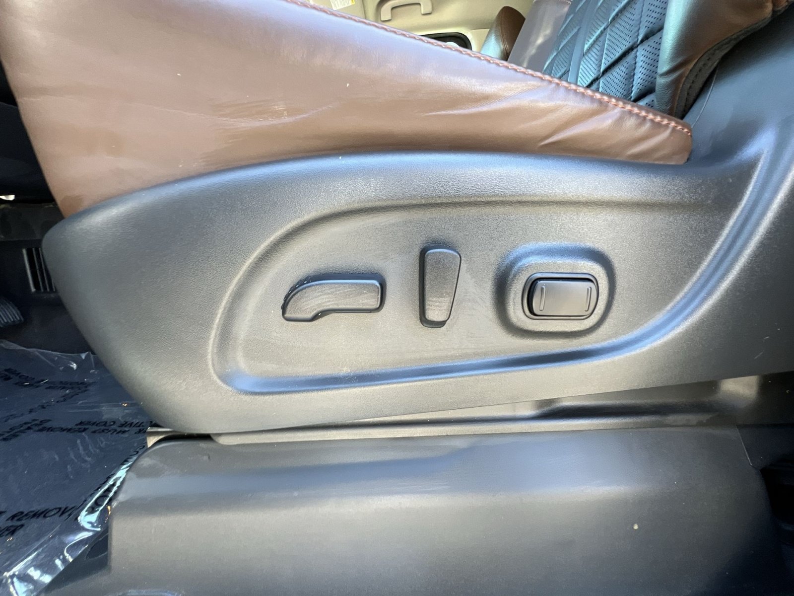 Used 2019 Nissan Titan Platinum Reserve w/ Platinum Utility Package AWD/4WD image 22