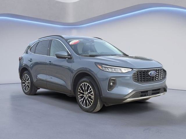 Certified 2025 Ford Escape SE FWD image 2