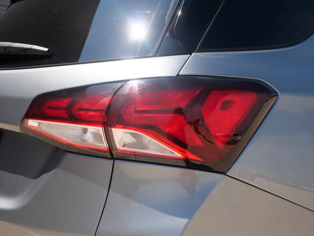 Used 2023 Chevrolet Equinox LT FWD image 9