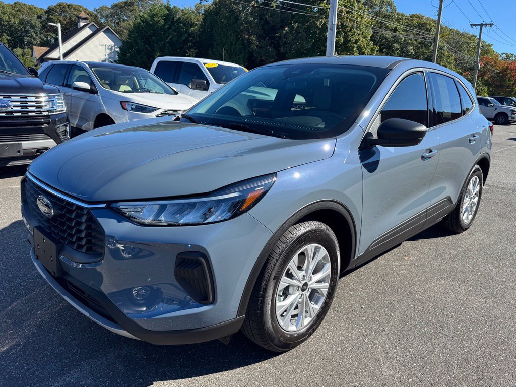 Certified 2025 Ford Escape Active FWD image 3