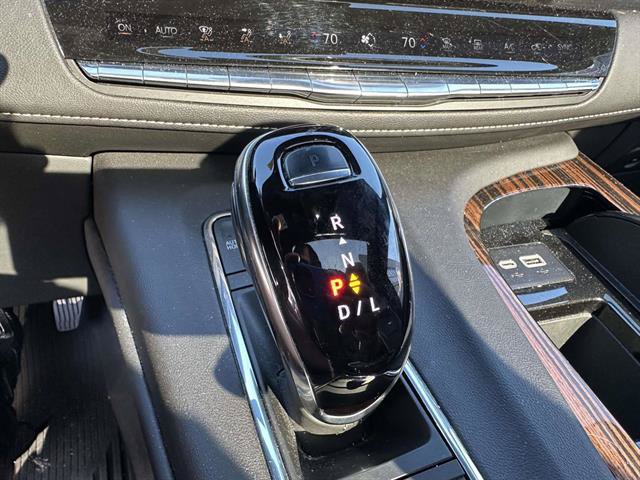 Used 2024 Cadillac Escalade Premium Luxury AWD/4WD image 21