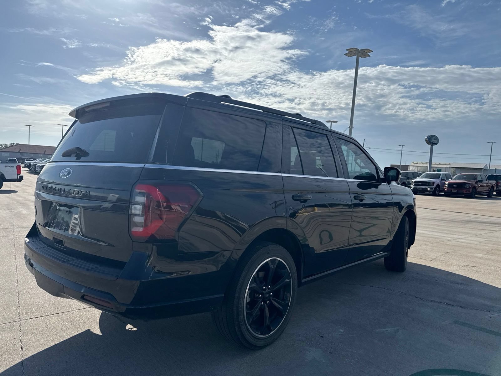 Certified 2023 Ford Expedition Limited RWD image 3