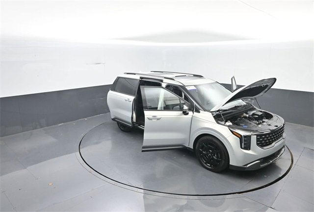 Used 2025 Kia Carnival SX Prestige image 31