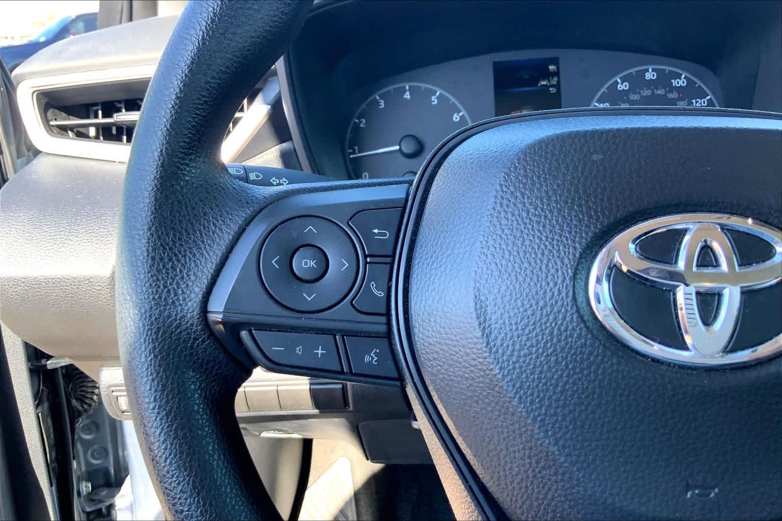 Used 2025 Toyota Corolla LE FWD image 24