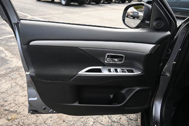 Used 2018 Mitsubishi Outlander ES FWD image 18