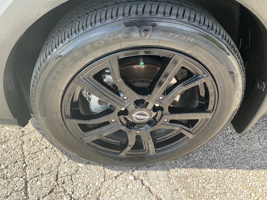 Used 2023 Nissan Kicks SR w/ SR Premium Package FWD image 5