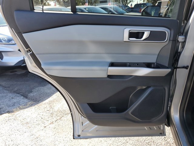 Certified 2022 Ford Explorer XLT w/ Equipment Group 202A image 9