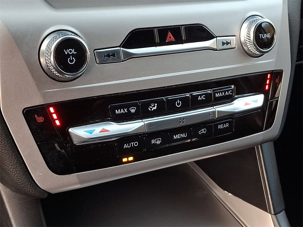 Certified 2022 Ford Explorer XLT w/ Class IV Trailer Tow Package image 17