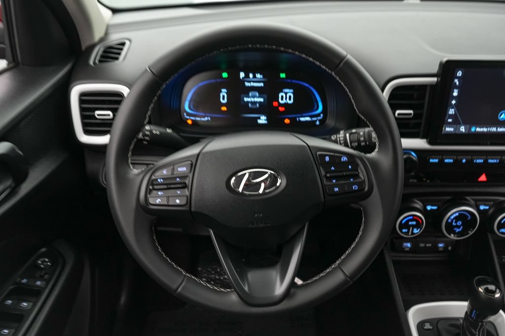 Used 2025 Hyundai Venue Limited FWD image 13
