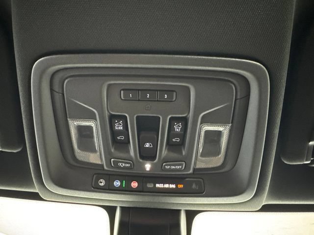 Used 2023 Chevrolet Silverado 2500 High Country w/ Technology Package AWD/4WD image 13