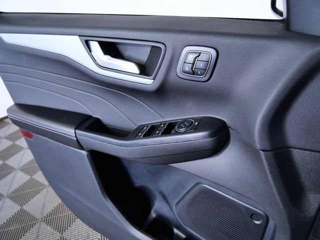 Certified 2025 Ford Escape Platinum AWD/4WD image 27