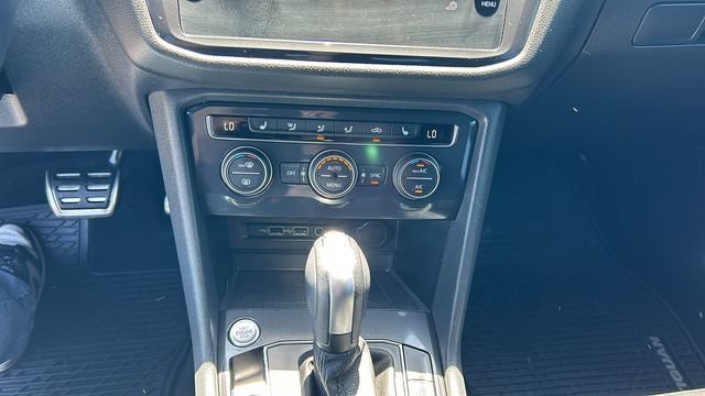 Used 2020 Volkswagen Tiguan SE R-Line FWD image 21