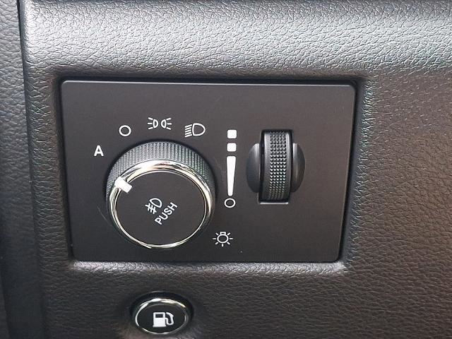 Used 2019 Jeep Grand Cherokee Overland image 27