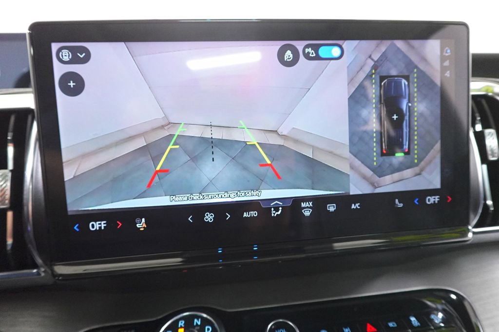 Certified 2025 Ford Expedition Platinum image 19