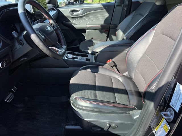 Certified 2024 Ford Escape ST-Line w/ Tech Pack #1 AWD/4WD image 17