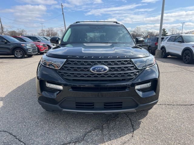 Certified 2022 Ford Explorer XLT w/ Equipment Group 202A image 7