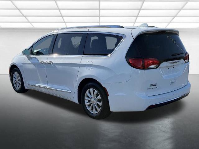 Used 2018 Chrysler Pacifica Touring-L FWD image 9