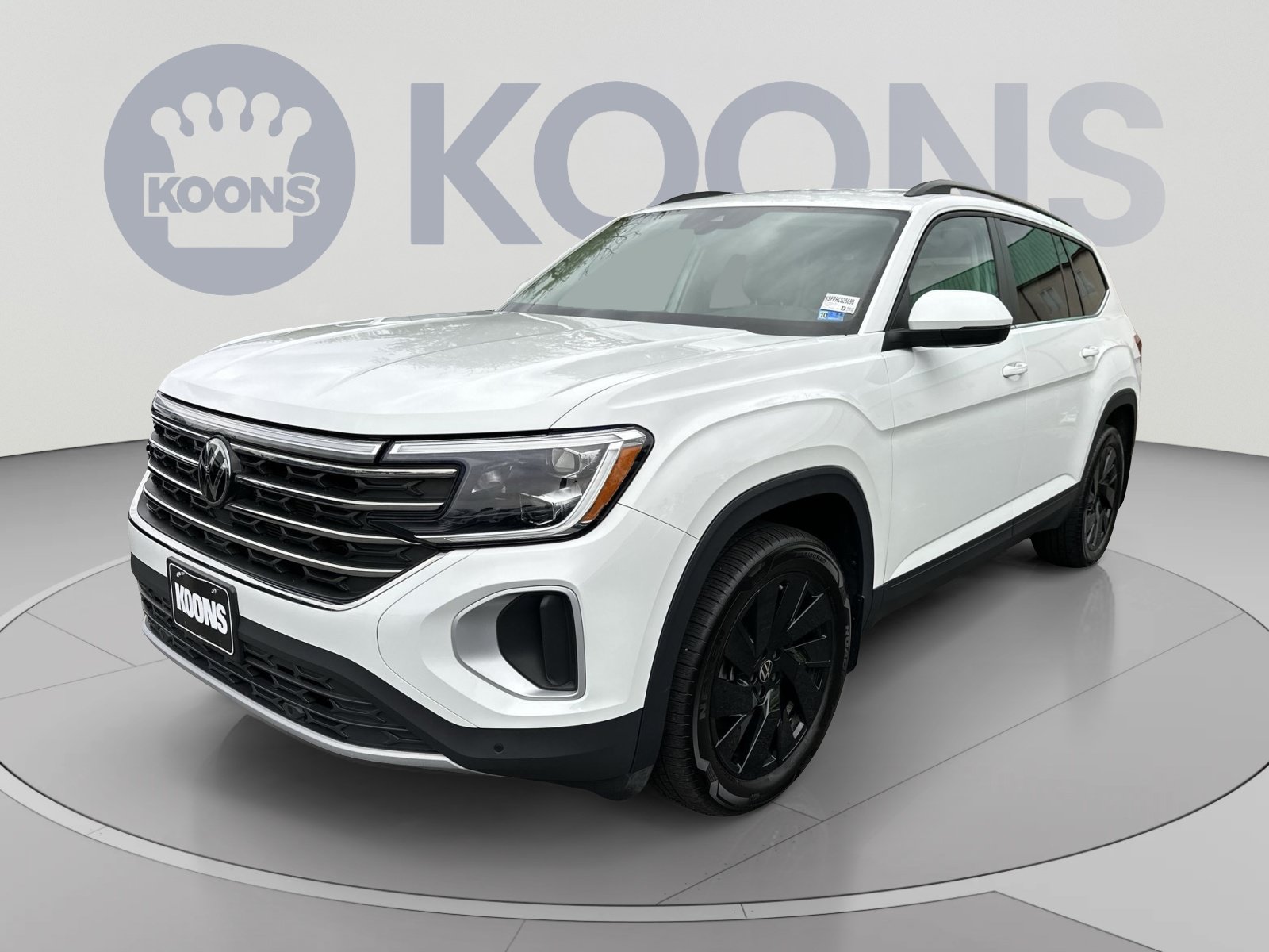 Used 2024 Volkswagen Atlas SE w/ Black Wheel Package