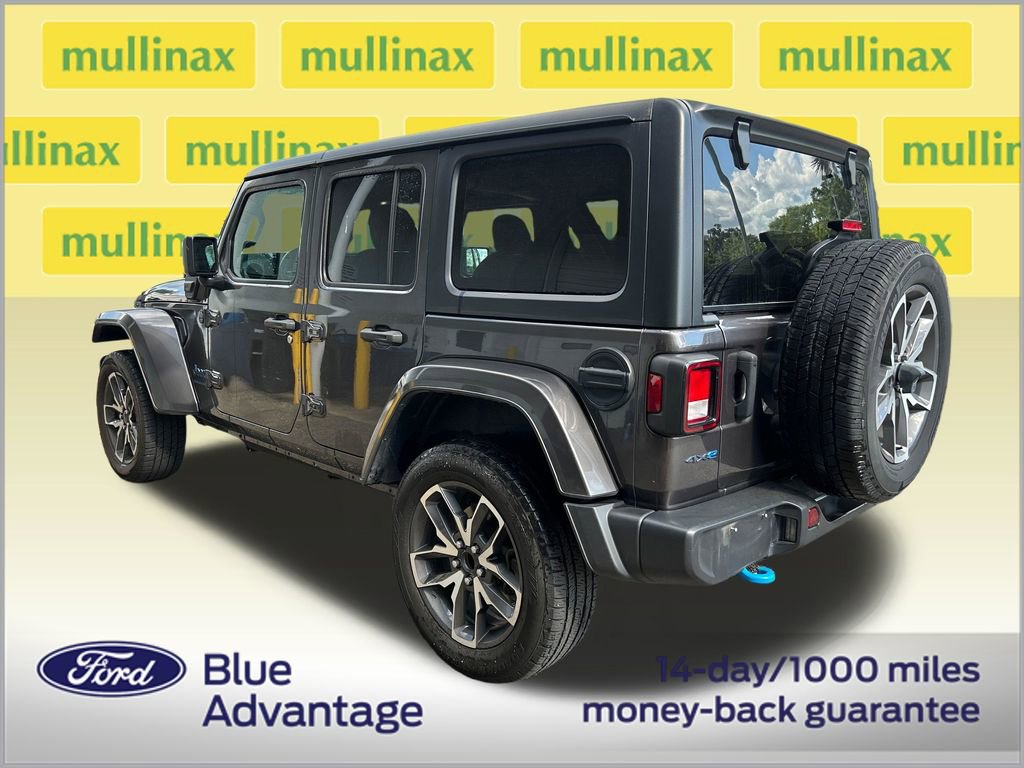 Used 2024 Jeep Wrangler Unlimited AWD/4WD image 3