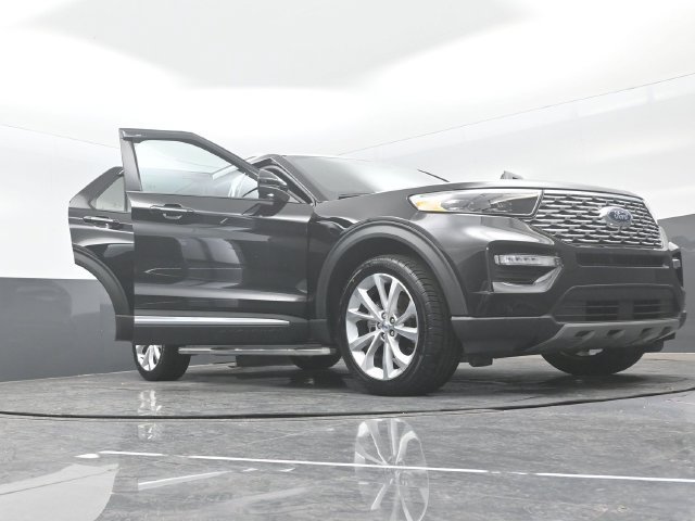 Certified 2024 Ford Explorer Platinum w/ Technology Package AWD/4WD image 32