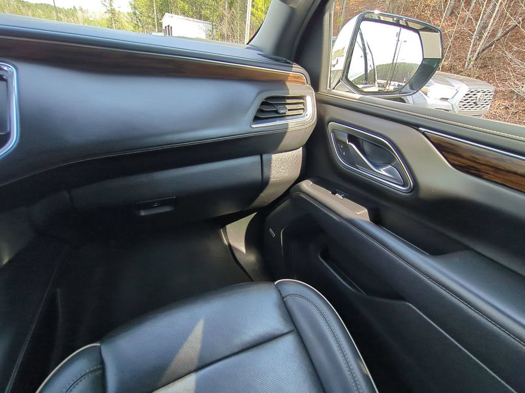 Used 2024 Chevrolet Suburban Premier RWD image 22