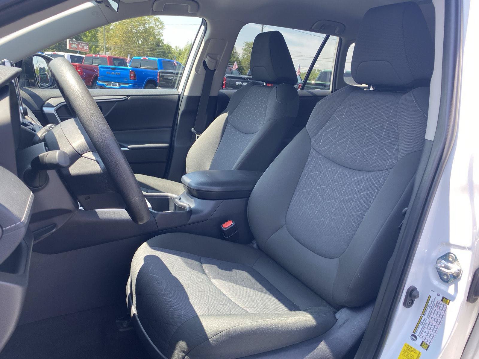 Used 2025 Toyota RAV4 XLE AWD/4WD image 16
