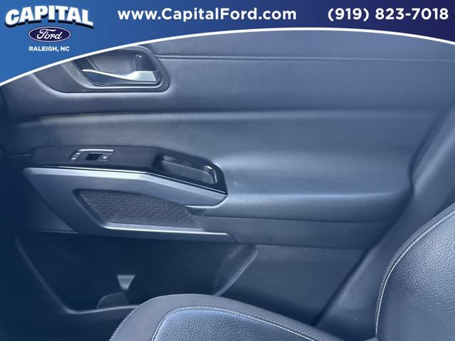 Used 2022 Nissan Pathfinder SL FWD image 28