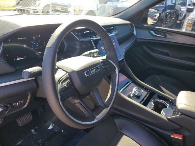 Used 2023 Jeep Grand Cherokee Altitude image 23