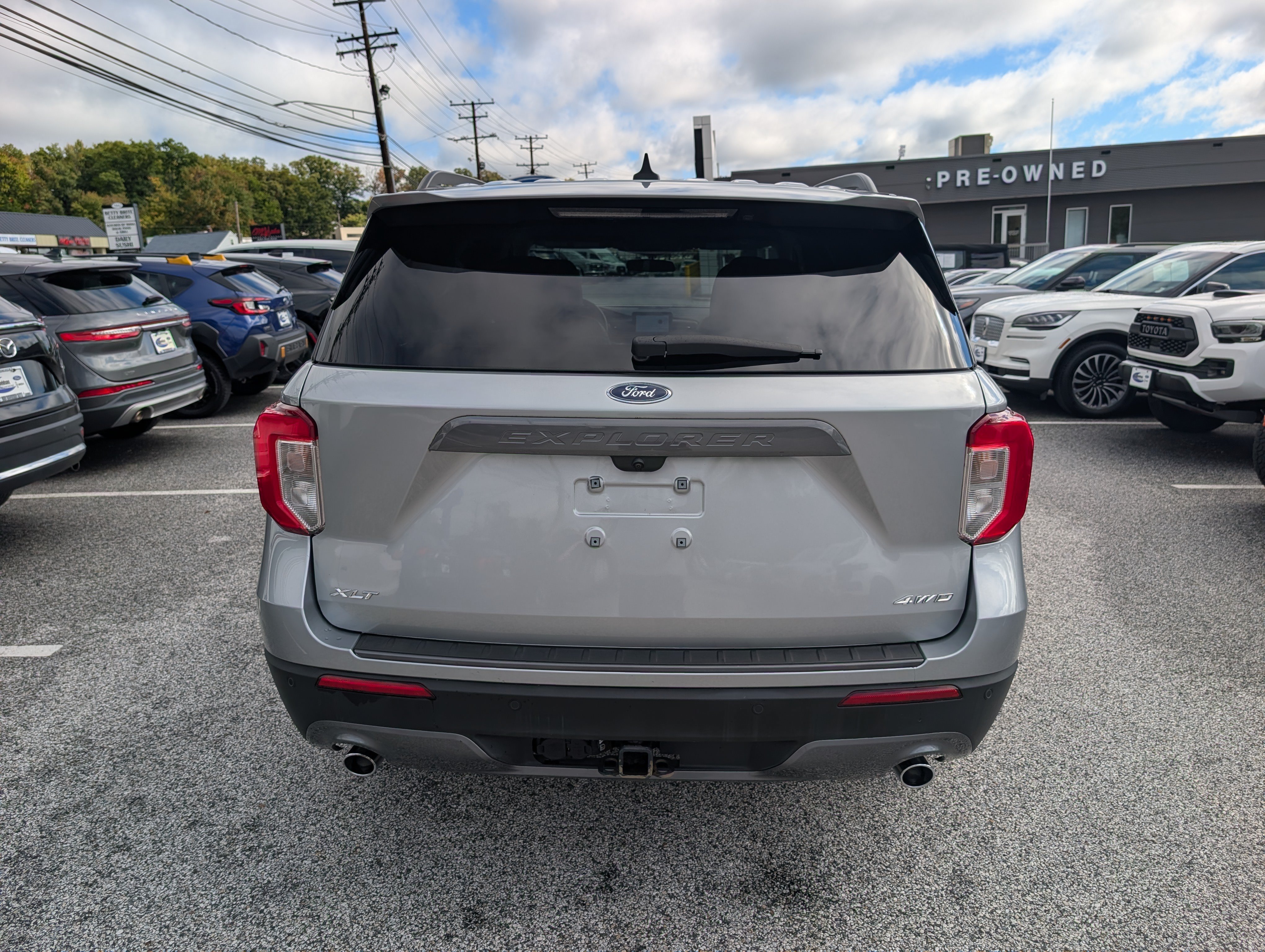 Certified 2023 Ford Explorer XLT w/ Equipment Group 202A AWD/4WD image 6