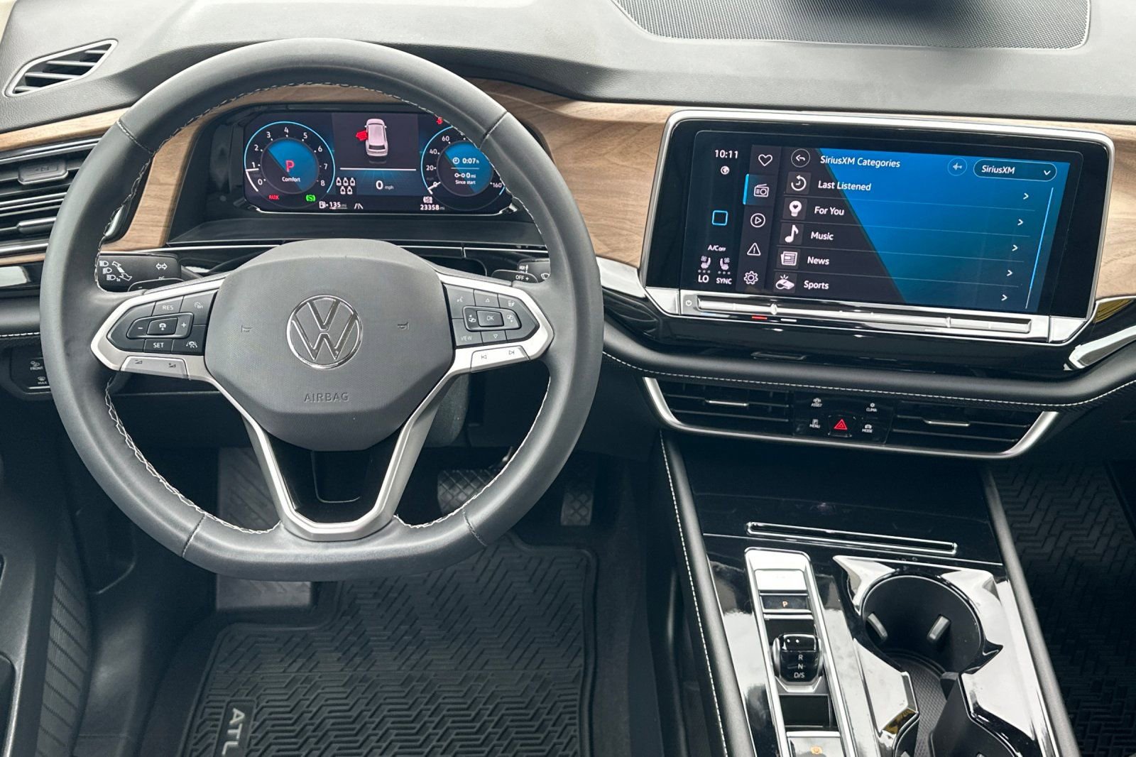 Used 2024 Volkswagen Atlas SE w/ Panoramic Sunroof Package FWD image 13