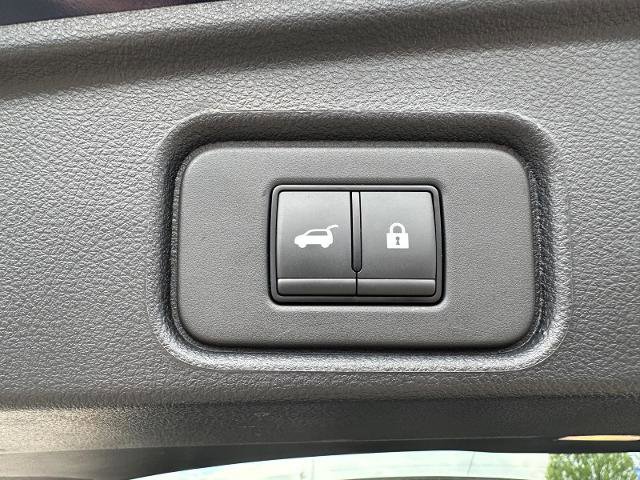 Used 2025 Nissan Pathfinder Platinum w/ Cargo Package FWD image 13