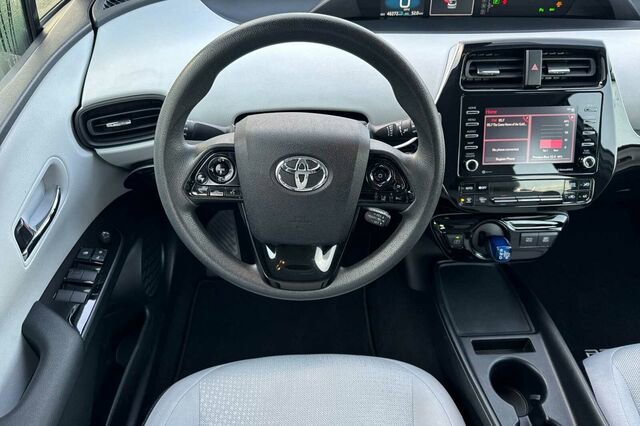 Used 2022 Toyota Prius LE image 11