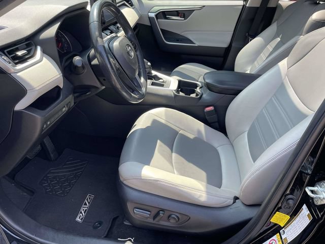 Used 2019 Toyota RAV4 XLE Premium FWD image 8