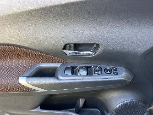 Used 2022 Nissan Kicks SR FWD image 30
