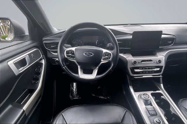Certified 2023 Ford Explorer XLT w/ Equipment Group 202A AWD/4WD image 5