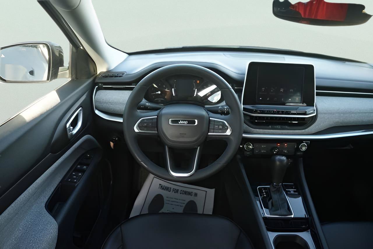 Used 2022 Jeep Compass Latitude FWD image 21