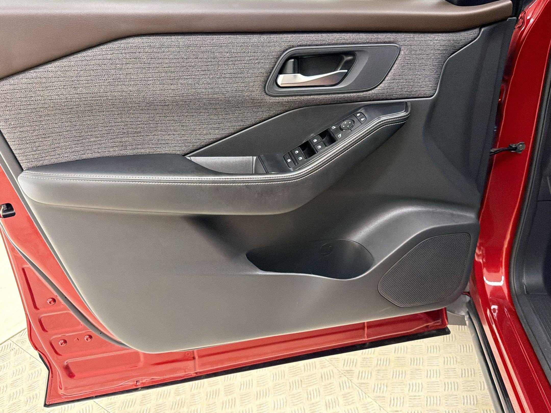 Used 2023 Nissan Rogue SV FWD image 26