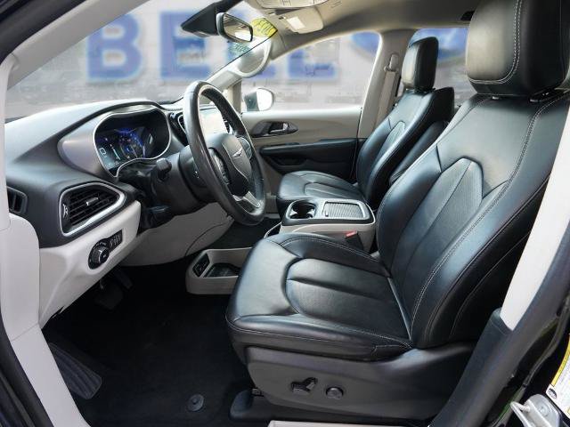 Used 2023 Chrysler Pacifica Touring-L FWD image 13