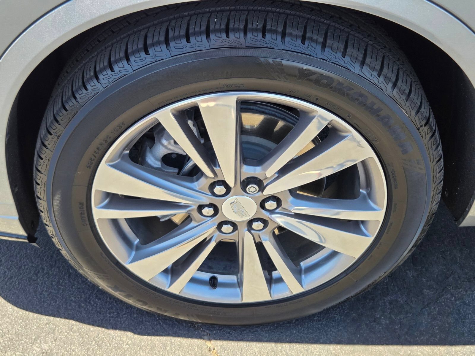 Used 2023 Cadillac XT6 Premium Luxury w/ Technology Package FWD image 9