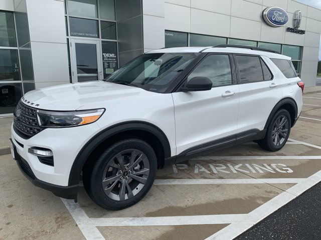 Certified 2022 Ford Explorer XLT w/ Equipment Group 202A AWD/4WD image 3