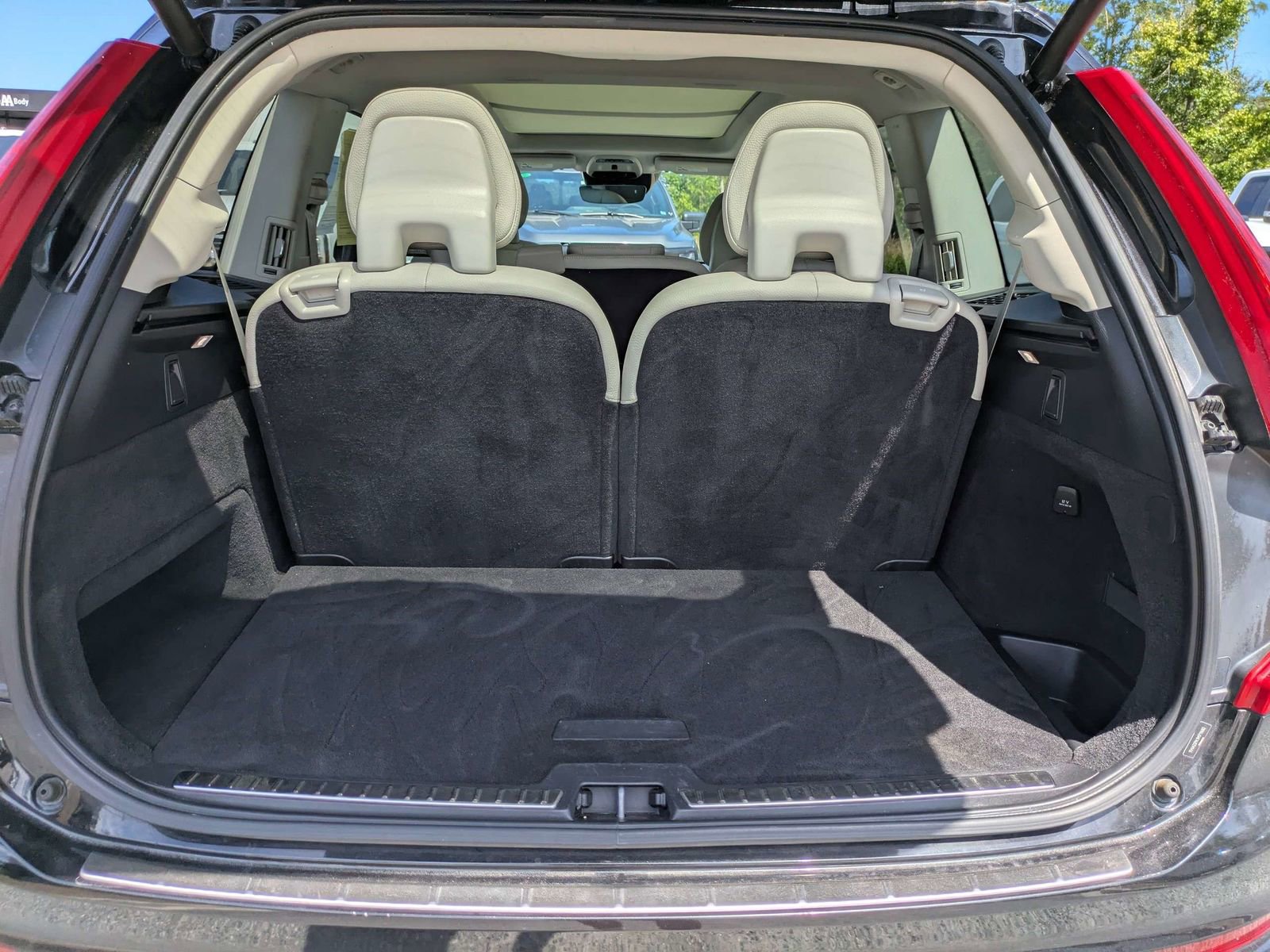 Used 2021 Volvo XC90 T6 Momentum AWD/4WD image 7