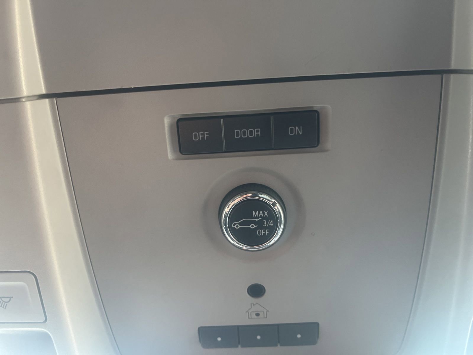 Used 2019 Chevrolet Suburban LT AWD/4WD image 29