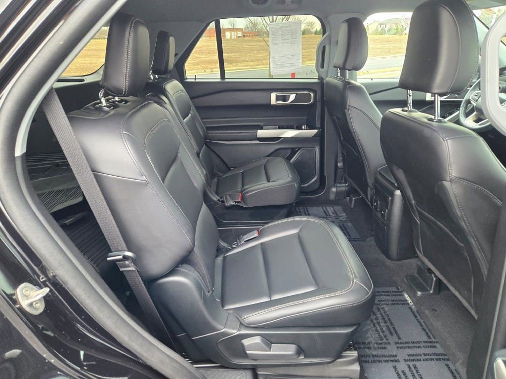 Certified 2023 Ford Explorer XLT w/ Equipment Group 202A AWD/4WD image 10