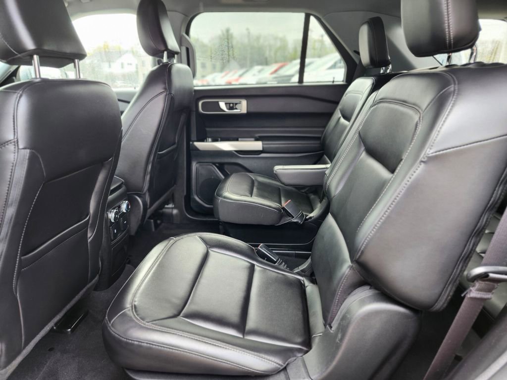 Certified 2022 Ford Explorer XLT w/ Equipment Group 202A image 16