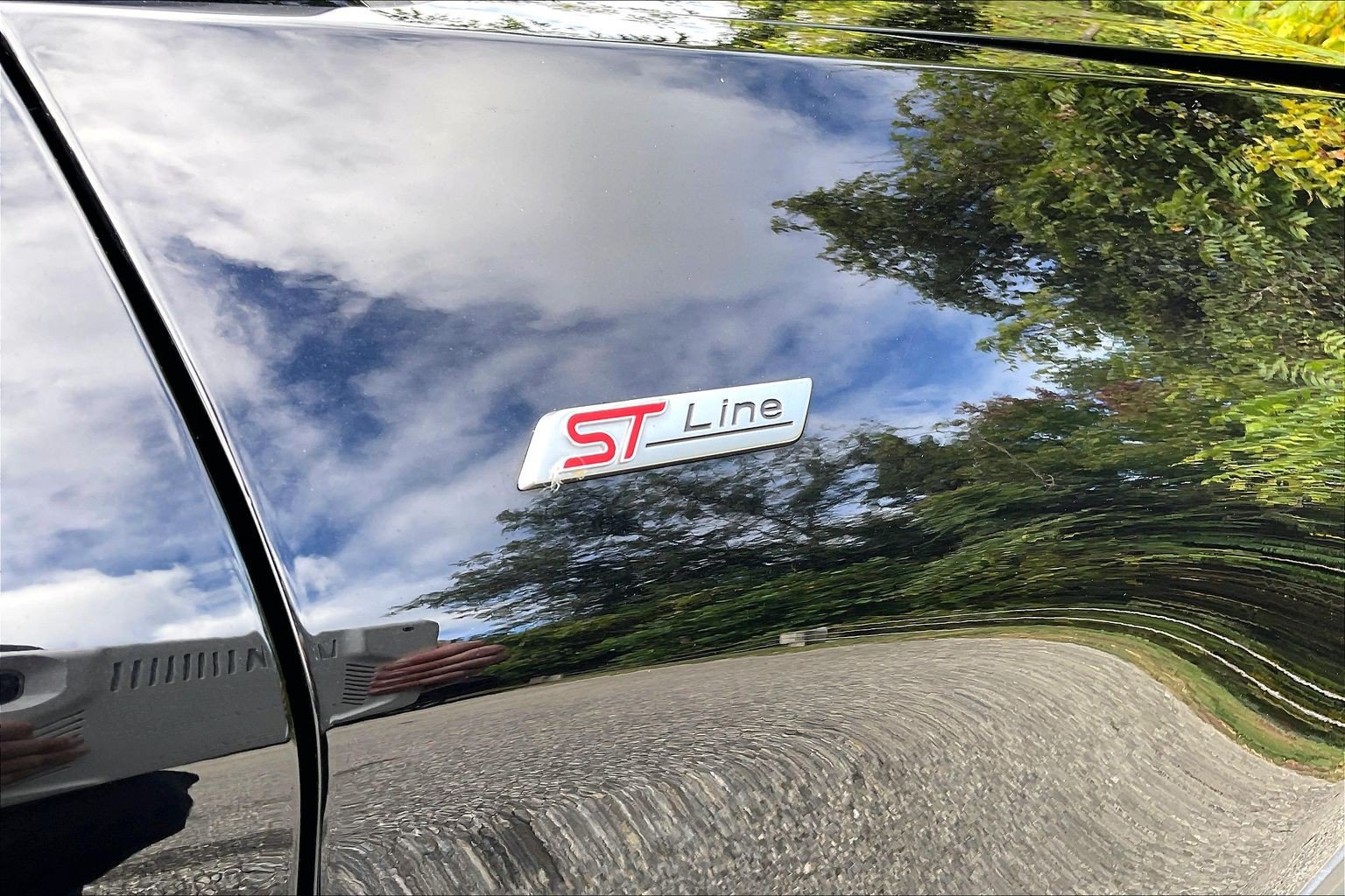 Certified 2025 Ford Explorer ST-Line w/ ST-Line Street Pack AWD/4WD image 8
