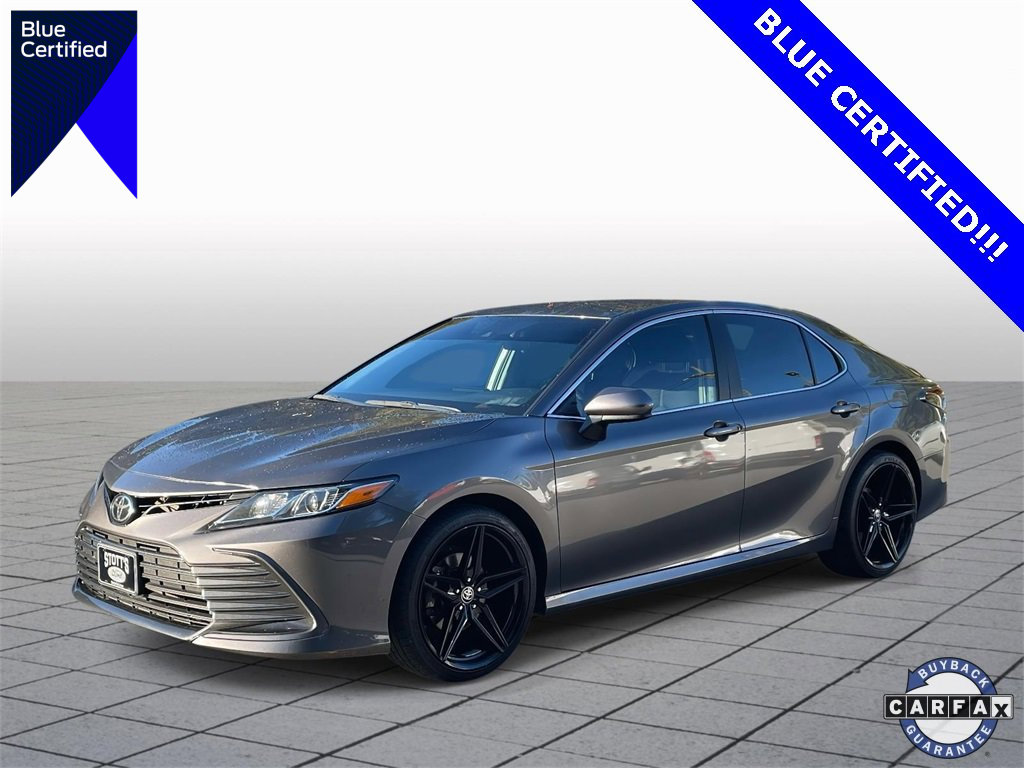 Used 2021 Toyota Camry LE image 1