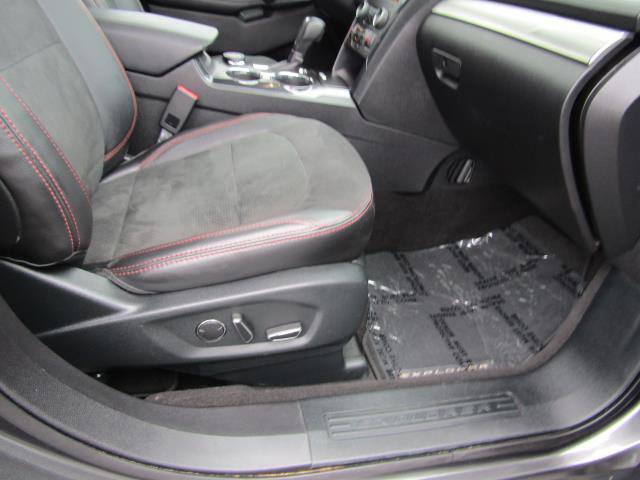 Certified 2018 Ford Explorer XLT w/ Equipment Group 202A image 11