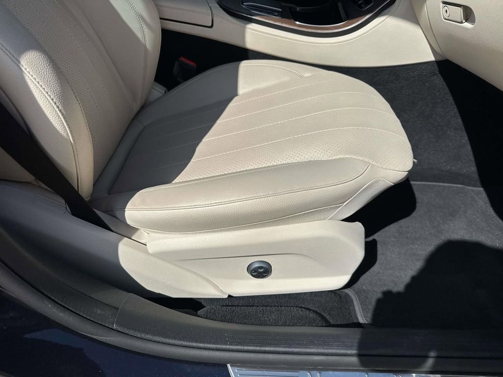 Used 2022 Mercedes-Benz E 350 Sedan image 13