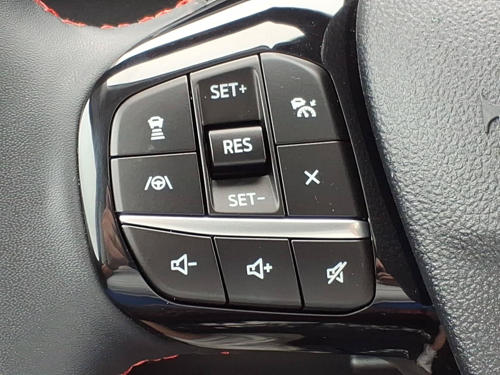 Certified 2021 Ford Escape SEL w/ SEL Stealth AWD Package image 25